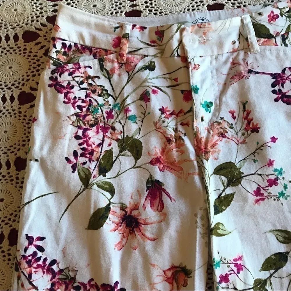 NWOT St John’s Bay 4P Floral Capris